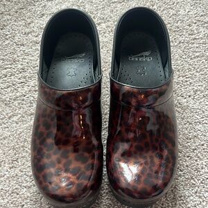 EUC!! Dansko Clogs Sz EU38 (~7.5 US)
